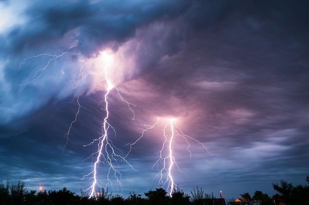 Should You Unplug Your TV Aerial During a Thunderstorm